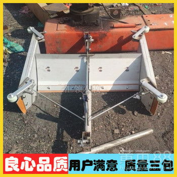 【養(yǎng)豬用刮糞機(jī)不銹鋼刮糞機(jī)支持定制一拖二刮糞機(jī)設(shè)計(jì)獨(dú)特】-